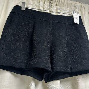 NWT Loft size 0 Black Jacquard pleated 4” shorts